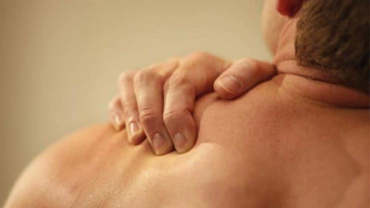 How To Relieve Back Pain Between Shoulder Blades? Spinal Backrack