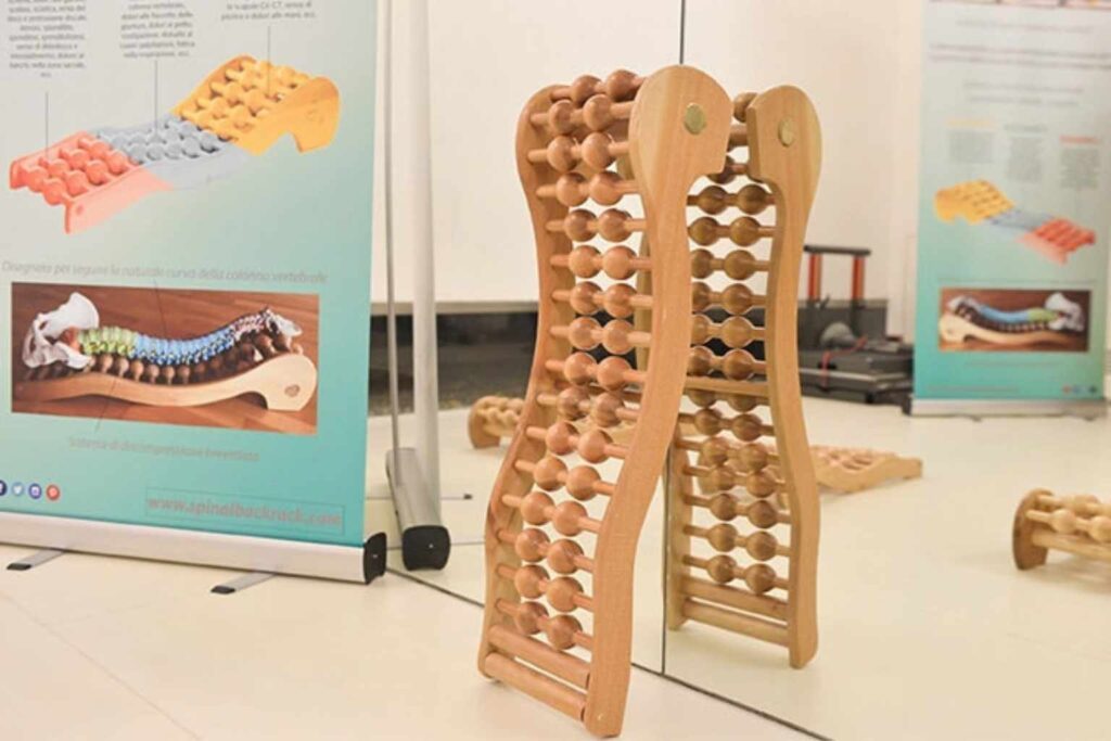 spinal decompression device to treat back pain